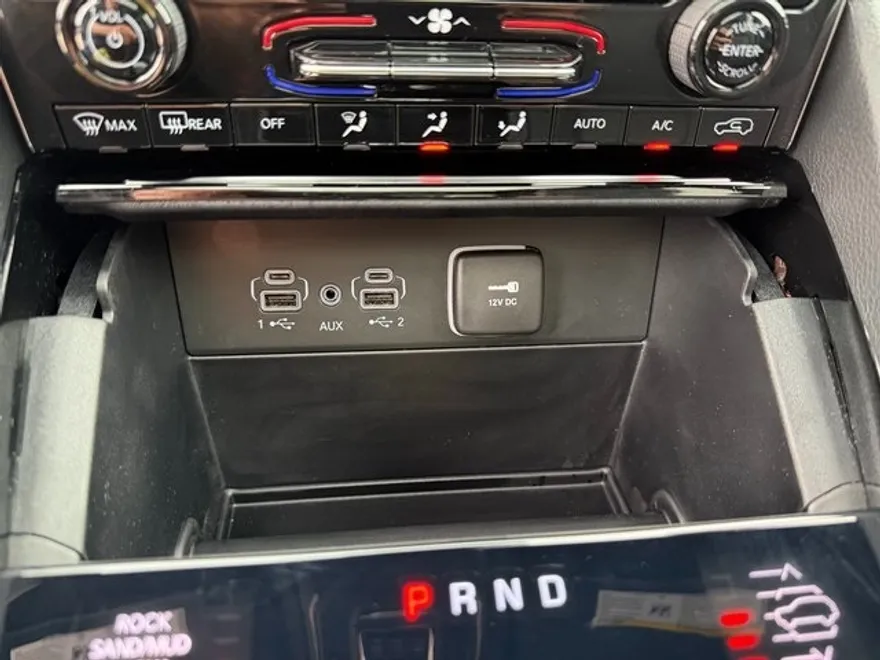 2025 Jeep Grand Cherokee Overland photo 42