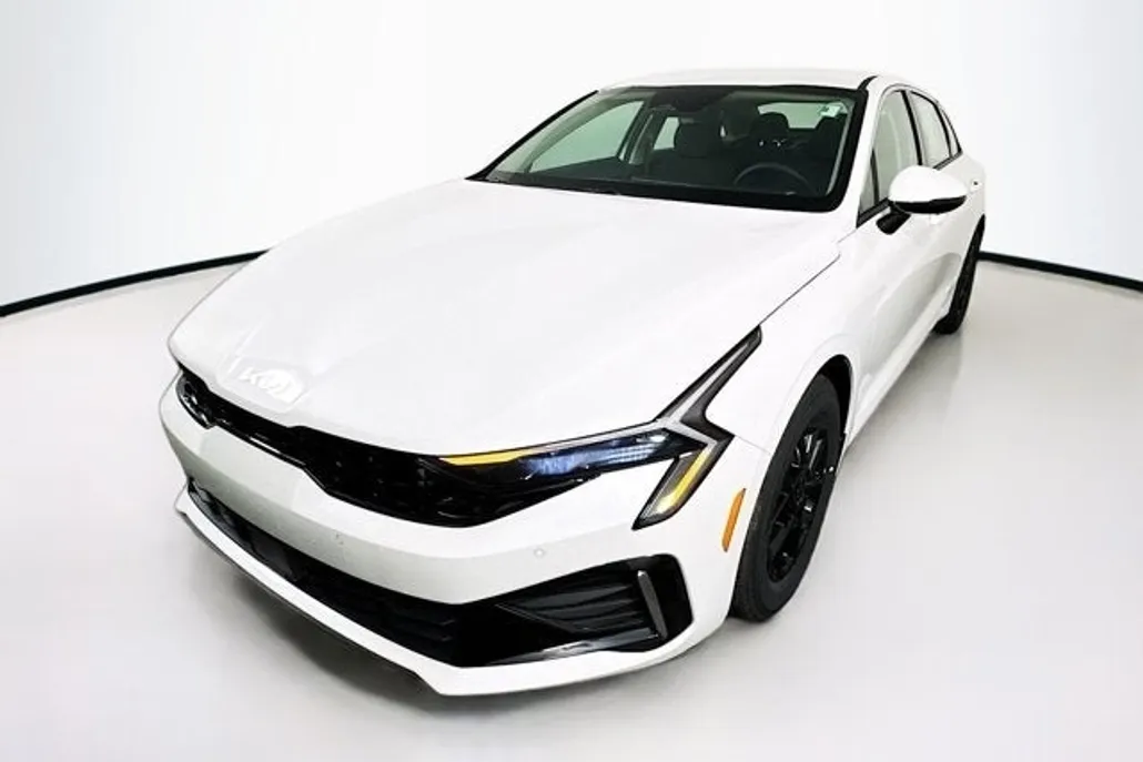 2025 Kia K5 LXS photo 1