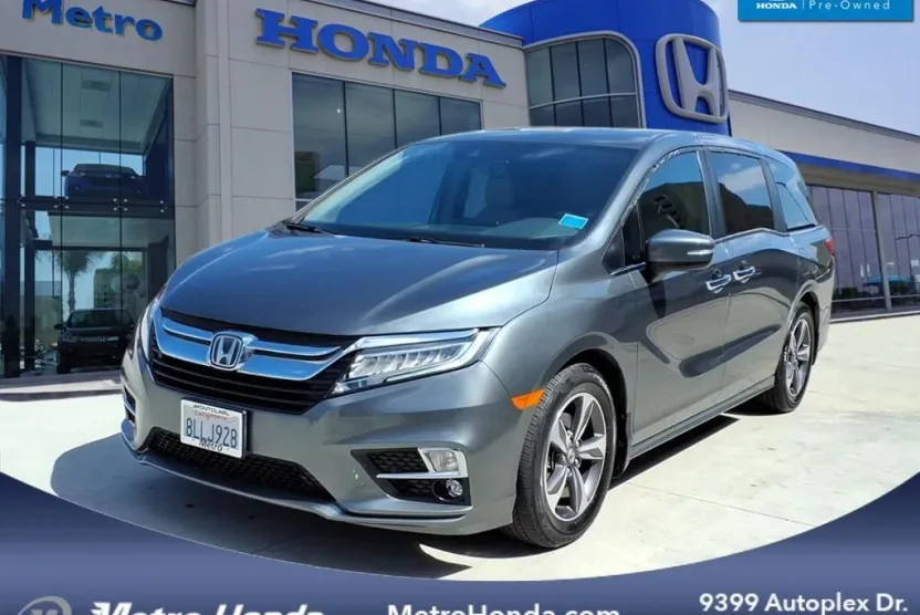 2019 Honda Odyssey Touring photo 1