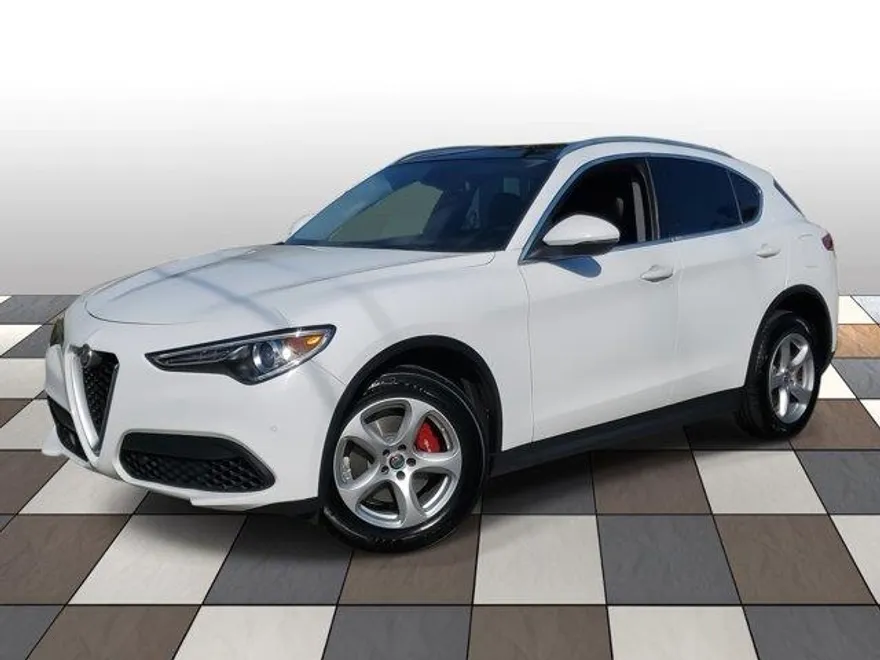 2019 Alfa Romeo Stelvio Base photo 1