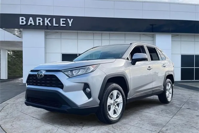 2021 Toyota RAV4 XLE photo 1