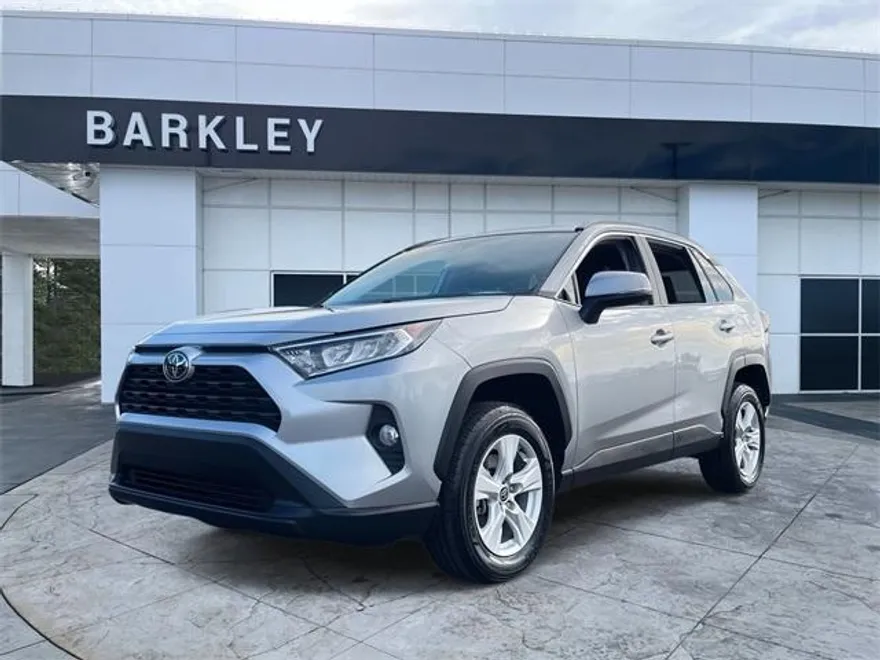 2021 Toyota RAV4 XLE photo 1