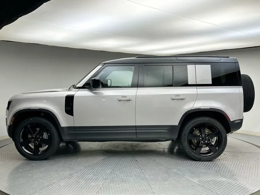2026 Land Rover Defender 110 photo 1