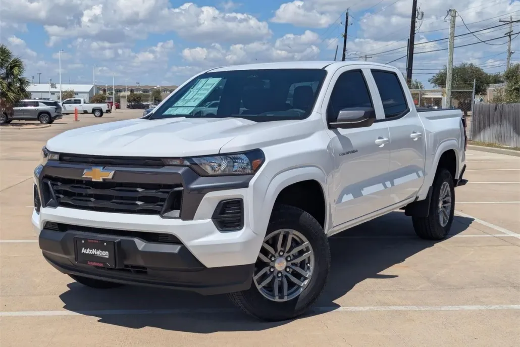 2026 Chevrolet Colorado LT photo 1