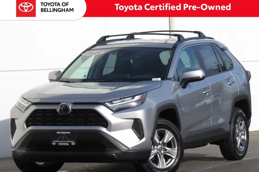 2025 Toyota RAV4 XLE photo 1