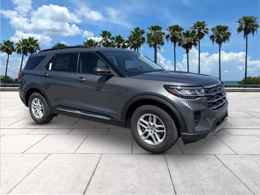2025 Ford Explorer photo 1