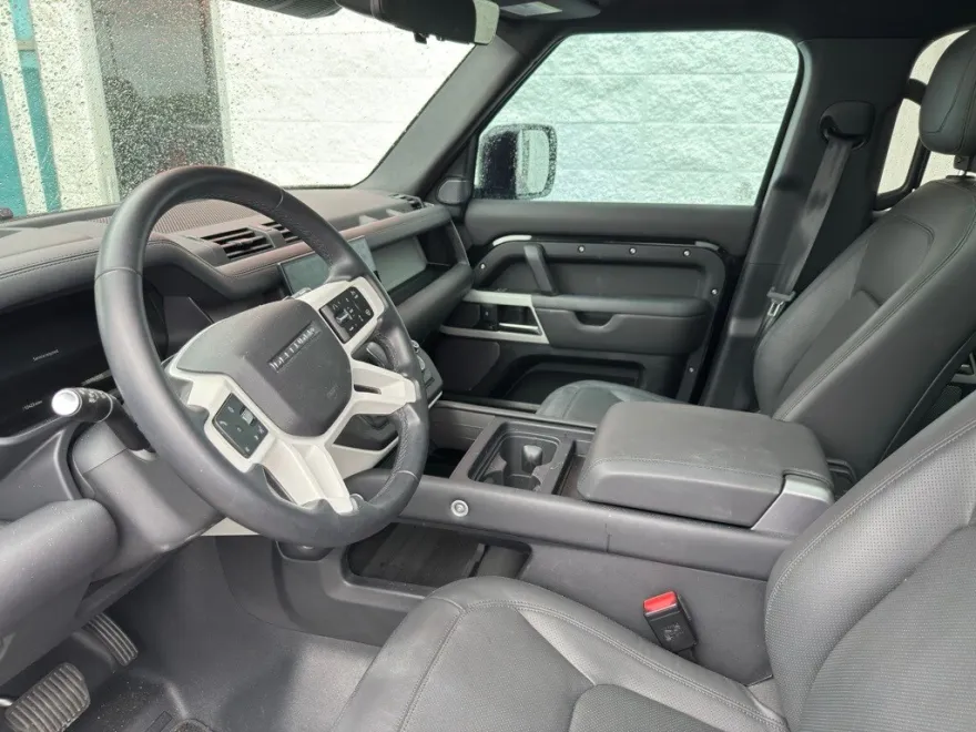 2024 Land Rover Defender 110 SE photo 1