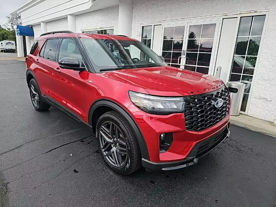 2025 Ford Explorer ST-Line photo 1