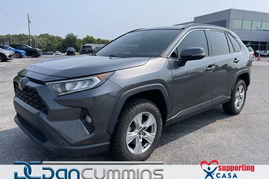 2020 Toyota RAV4 XLE photo 1