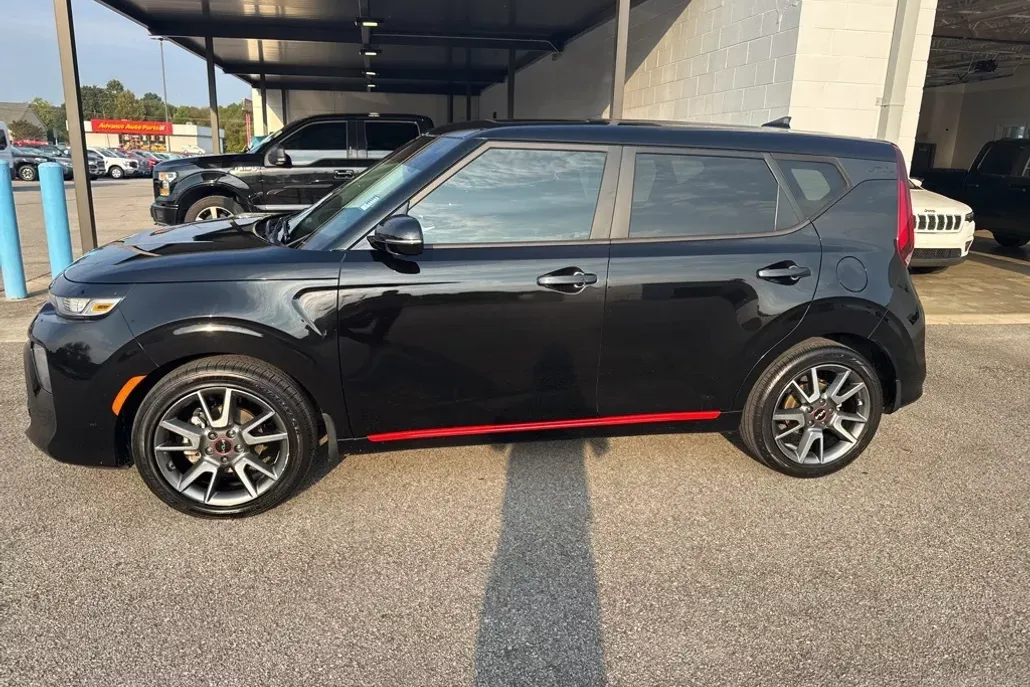 2022 Kia Soul GT-Line photo 1