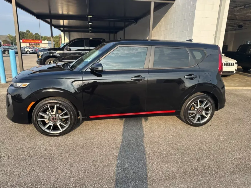 2022 Kia Soul GT-Line photo 1