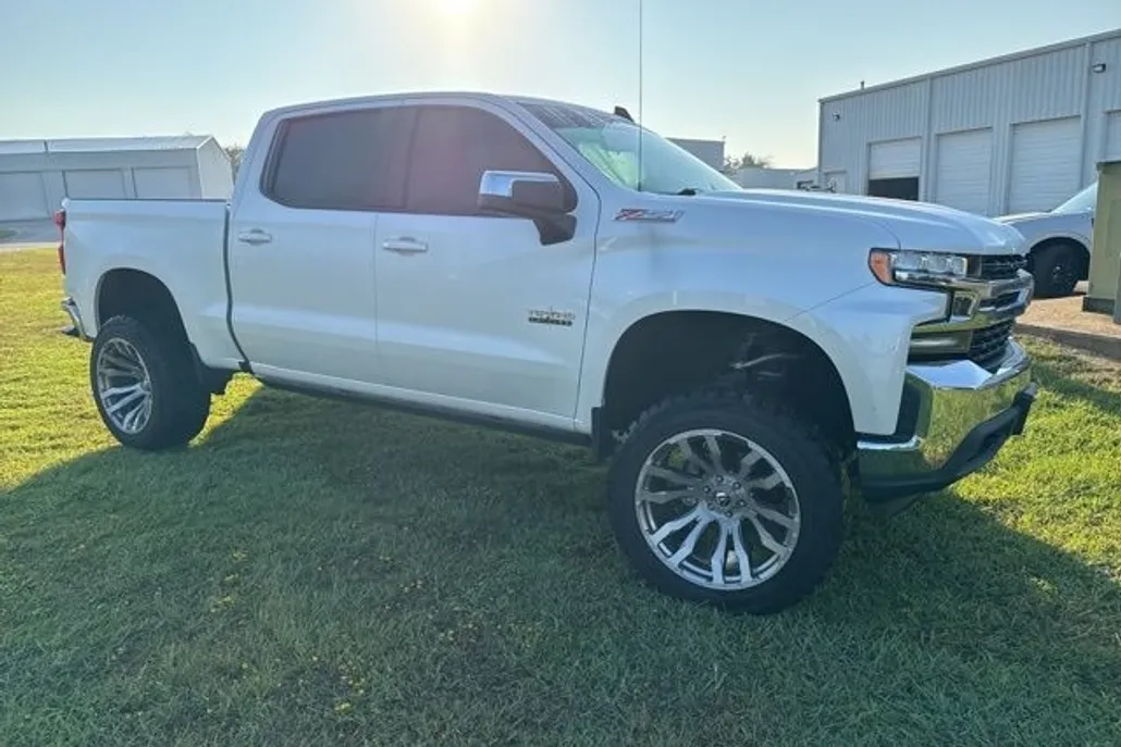 2020 Chevrolet Silverado 1500 LT photo 1