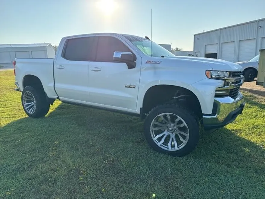 2020 Chevrolet Silverado 1500 LT photo 1