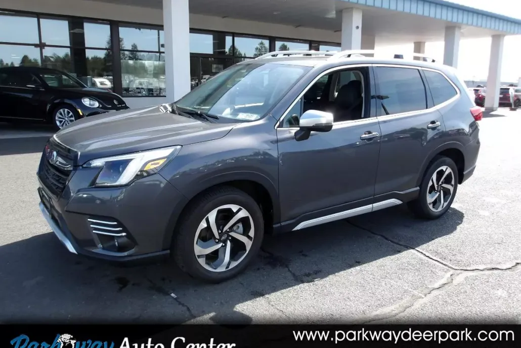 2022 Subaru Forester Touring photo 1