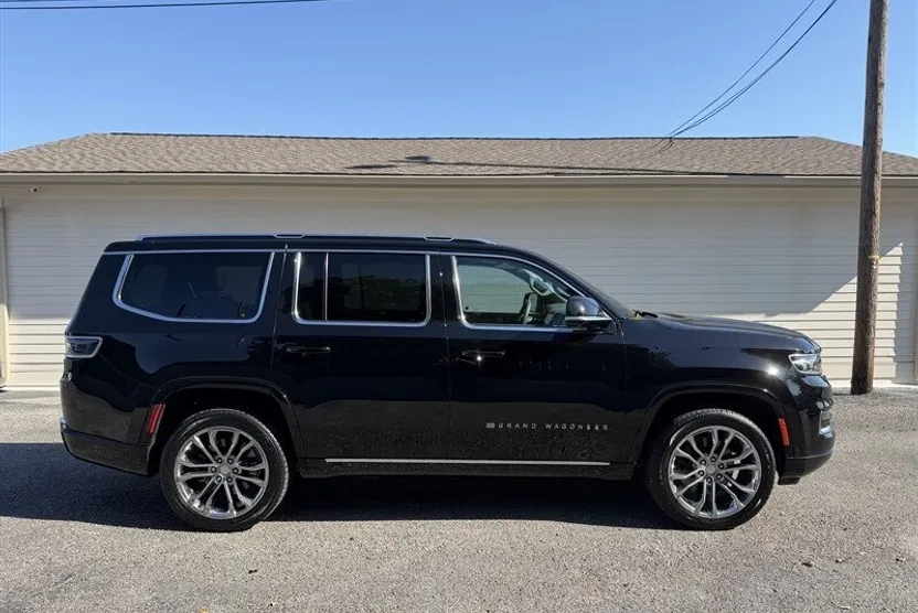 2022 Jeep Grand Wagoneer II photo 1