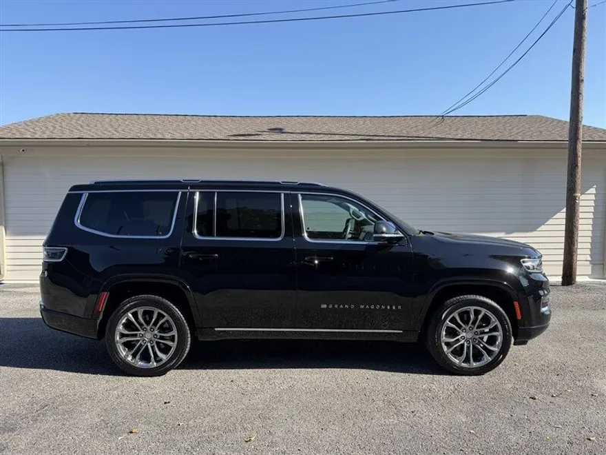 2022 Jeep Grand Wagoneer II photo 1