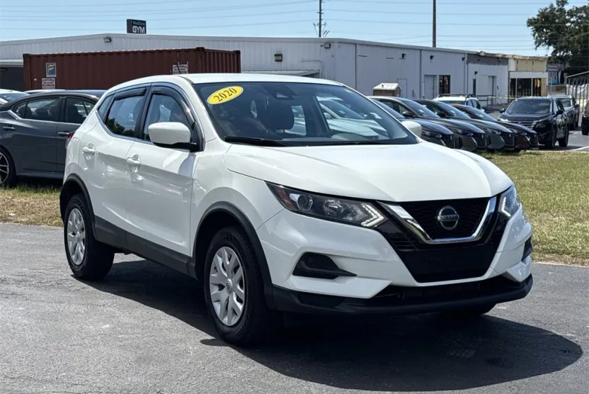 2020 Nissan Rogue Sport S photo 1