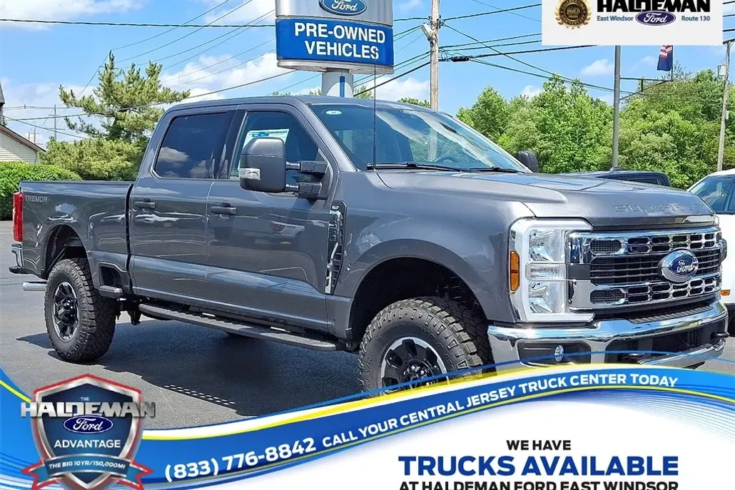2025 Ford F-350 XLT photo 1