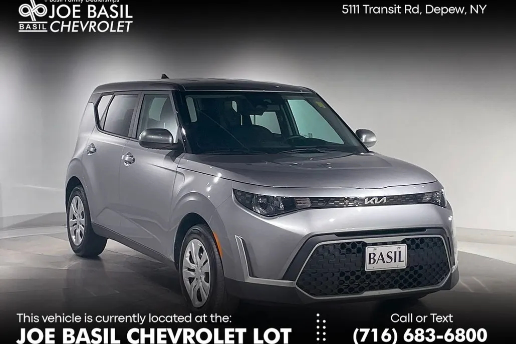 2023 Kia Soul LX photo 1