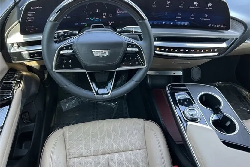 2024 Cadillac Lyriq Sport photo 1