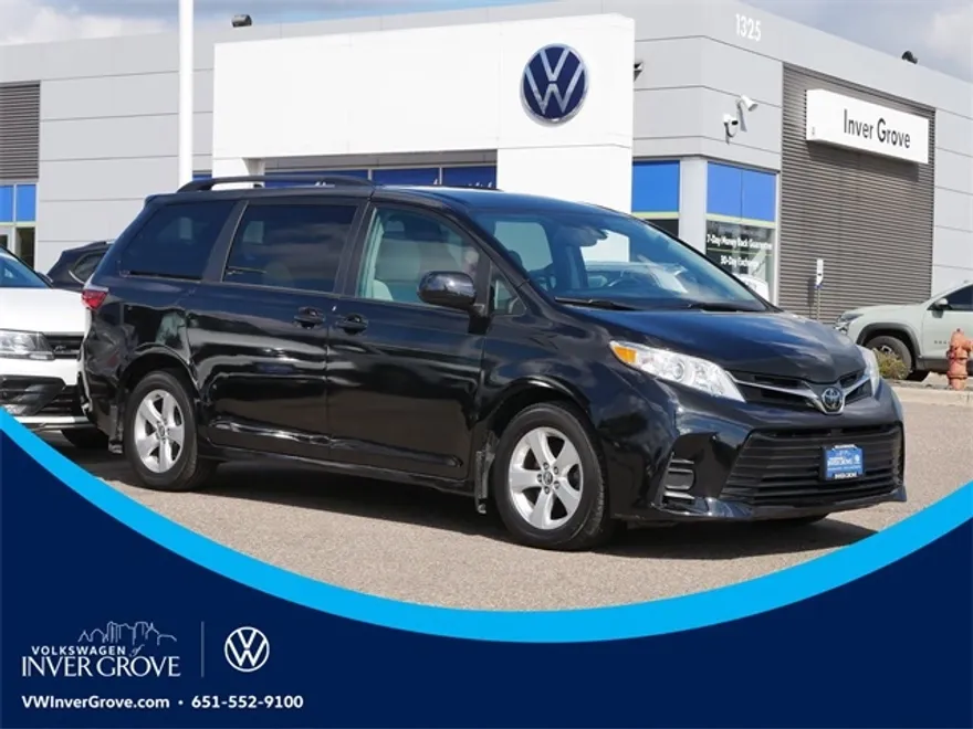 2018 Toyota Sienna L photo 1