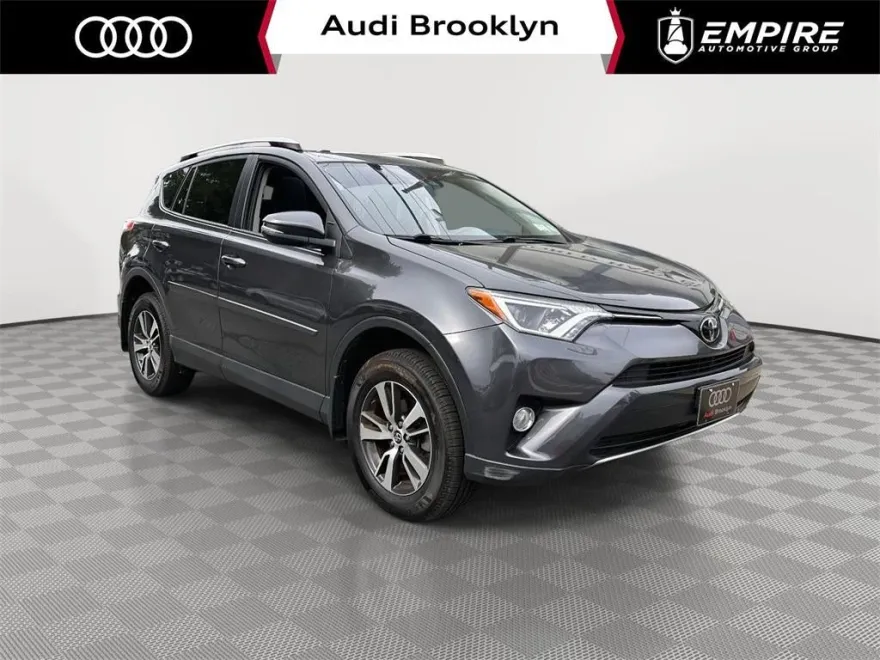 2018 Toyota RAV4 XLE photo 1