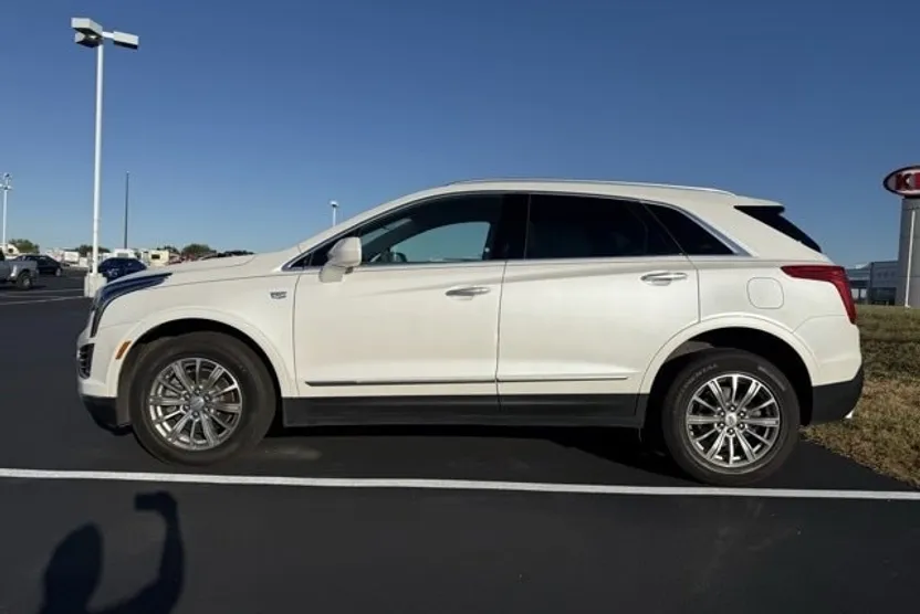 2017 Cadillac XT5 Luxury photo 1