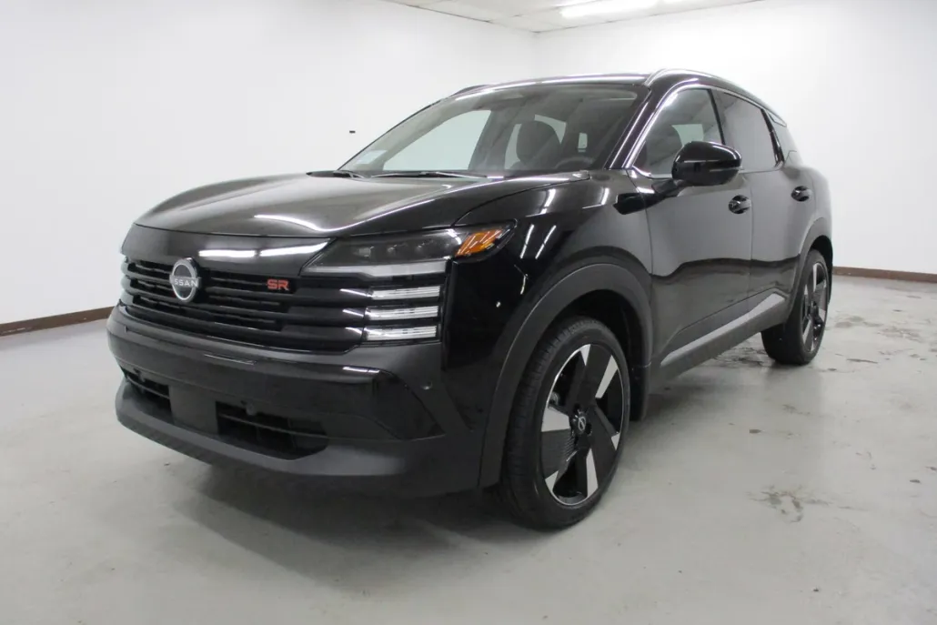 2025 Nissan Kicks SR photo 1