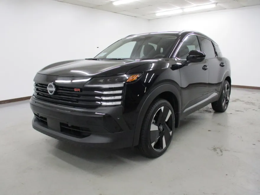 2025 Nissan Kicks SR photo 1