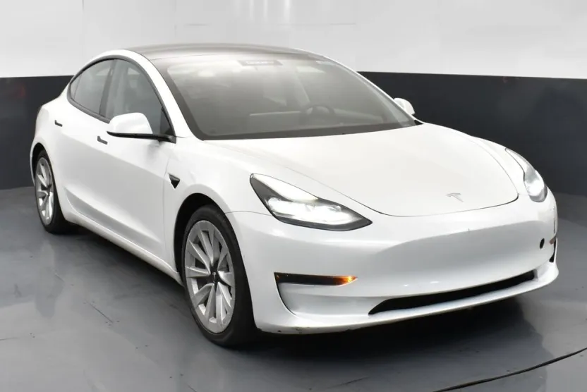 2021 Tesla Model 3 Standard Range Plus photo 1