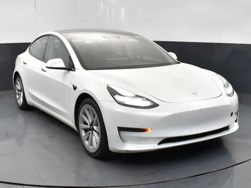 2021 Tesla Model 3 Standard Range Plus photo 1