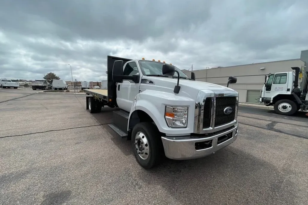 2025 Ford F-650 photo 1