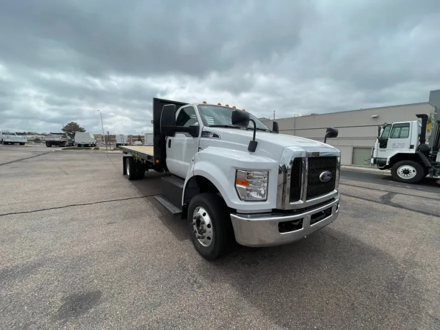 2025 Ford F-650 photo 1