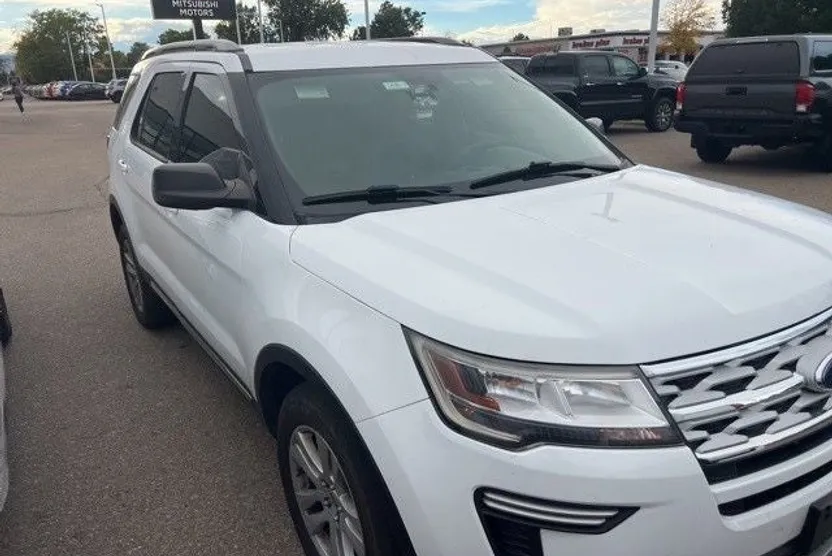 2019 Ford Explorer XLT photo 1
