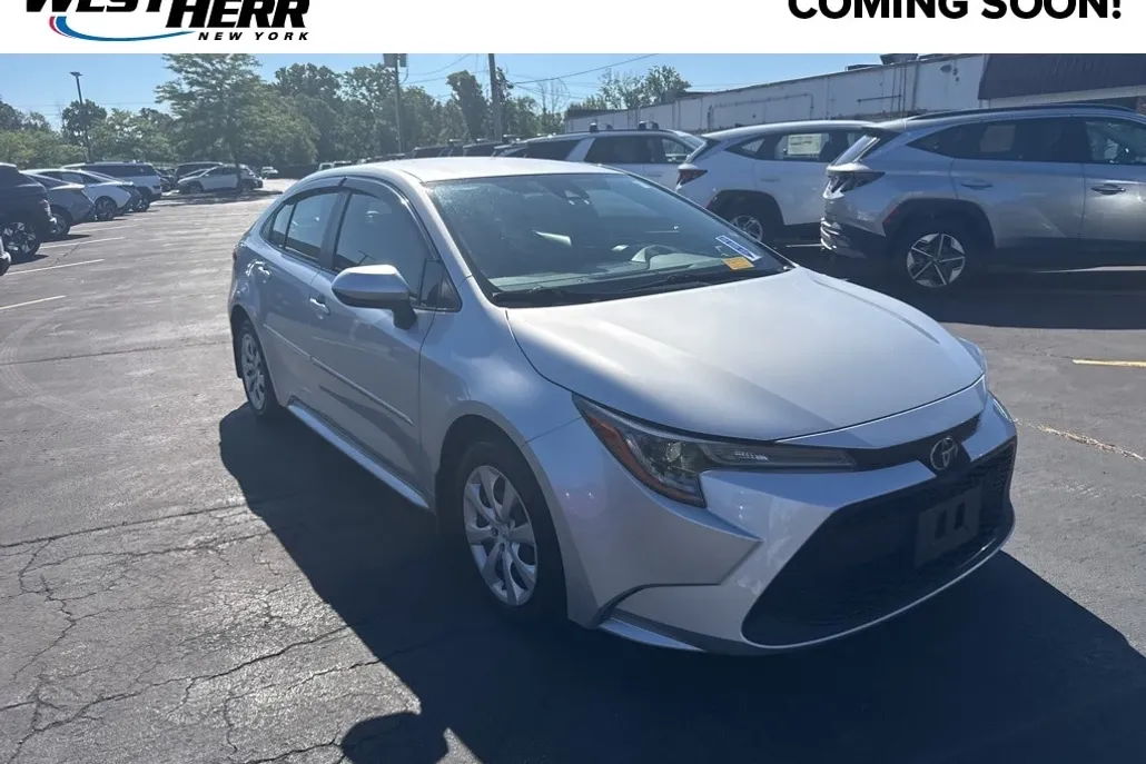2022 Toyota Corolla LE photo 1