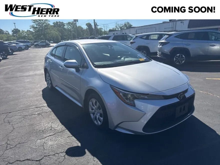 2022 Toyota Corolla LE photo 1