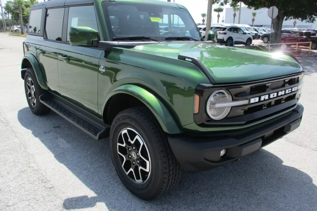2025 Ford Bronco Outer Banks photo 1