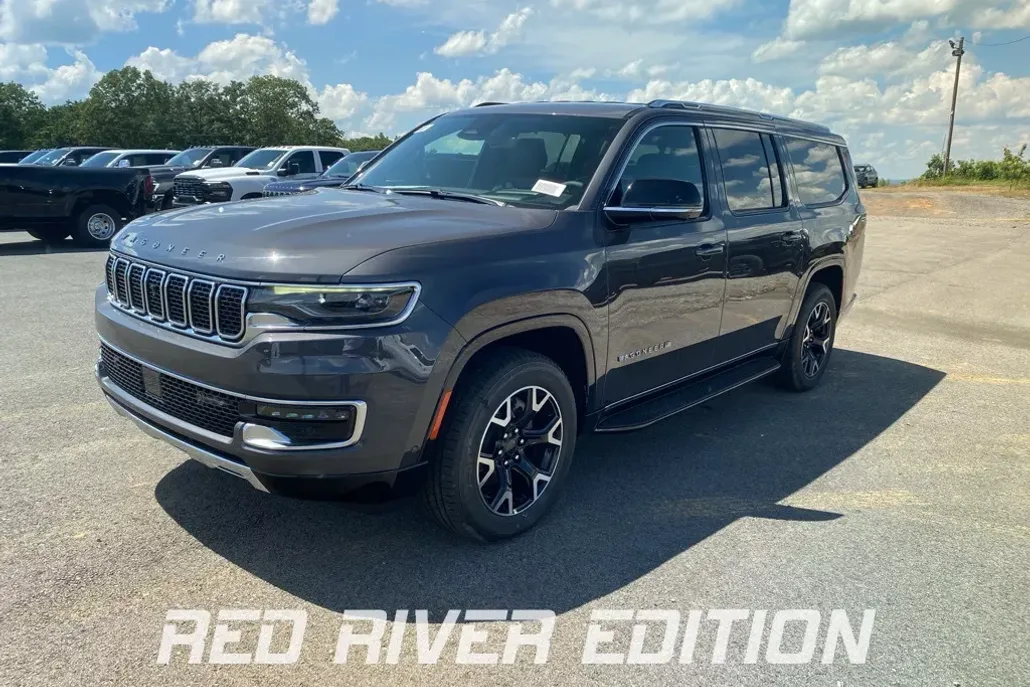 2025 Jeep Wagoneer L Series III photo 1