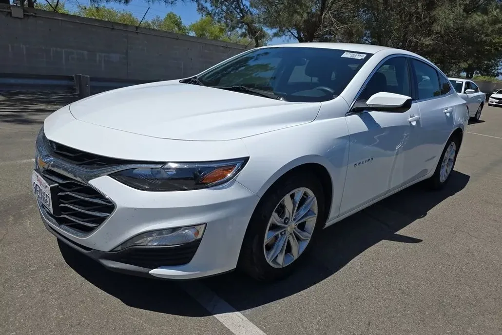 2023 Chevrolet Malibu 1LT photo 1