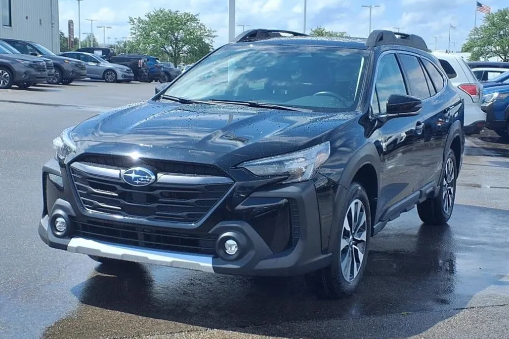 2023 Subaru Outback Limited photo 1