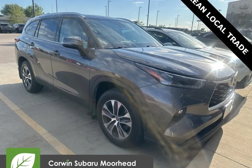 2021 Toyota Highlander XLE photo 1