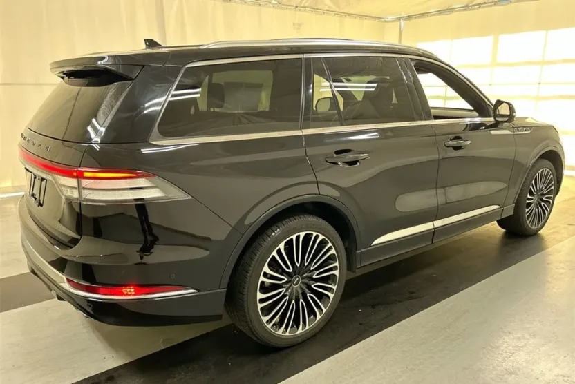 2023 Lincoln Aviator Black Label photo 1