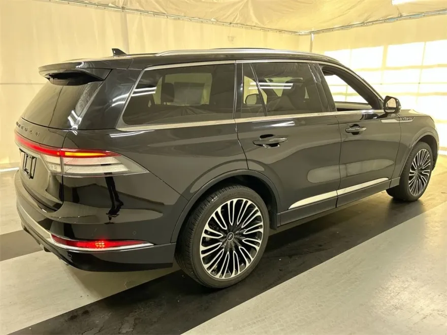2023 Lincoln Aviator Black Label photo 1