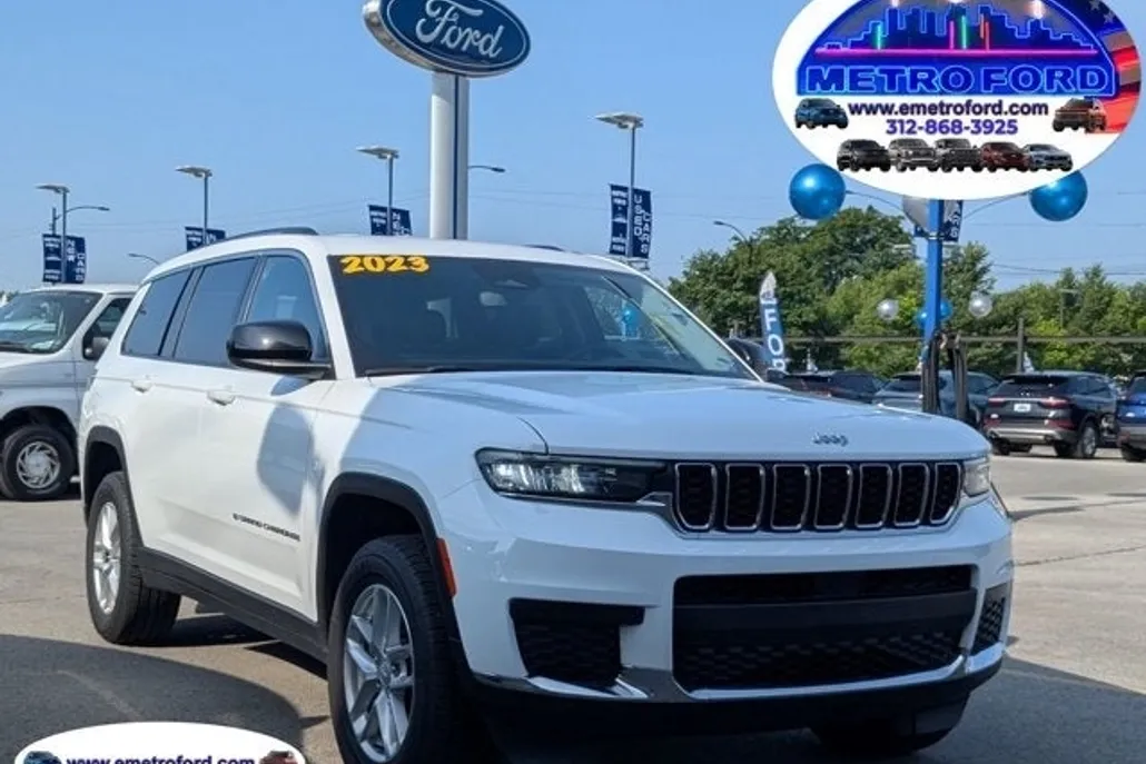 2023 Jeep Grand Cherokee Laredo photo 1