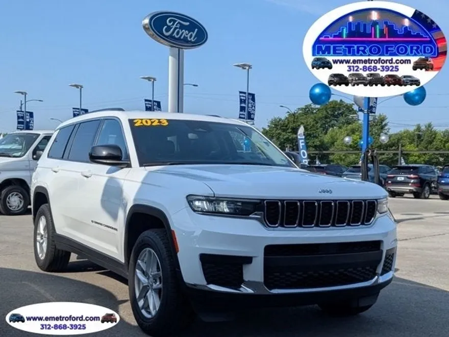 2023 Jeep Grand Cherokee Laredo photo 1