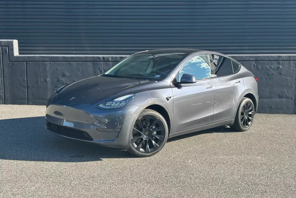 2023 Tesla Model Y Long Range photo 1