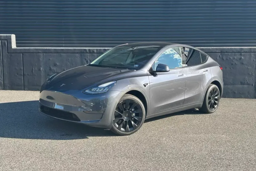 2023 Tesla Model Y Long Range photo 1