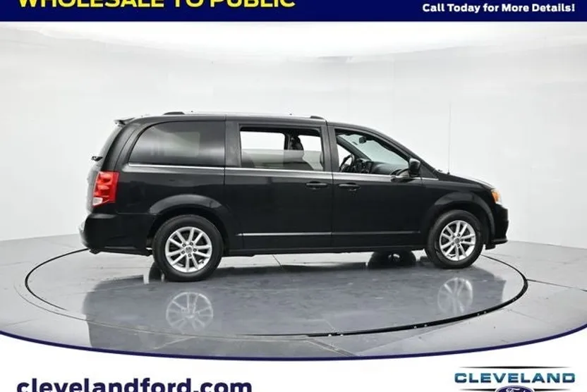 2019 Dodge Grand Caravan SXT photo 1