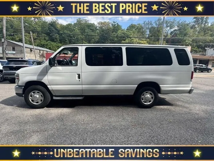 2010 Ford E-350 XLT photo 1