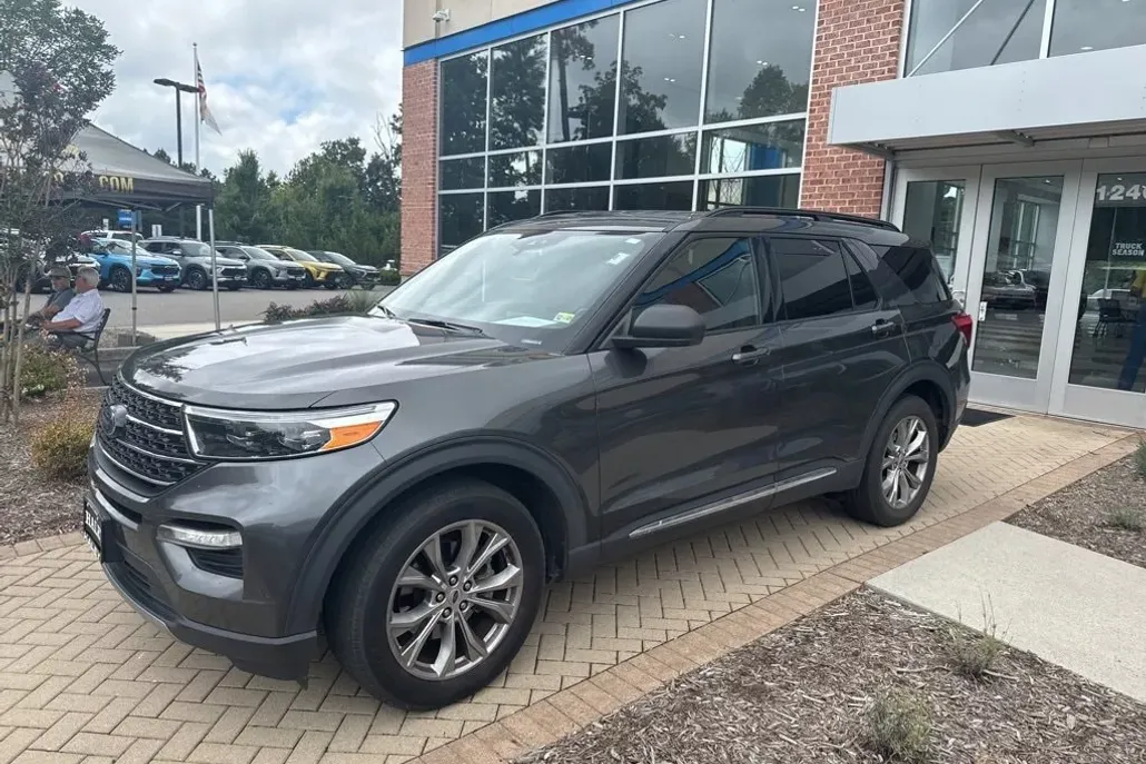 2020 Ford Explorer XLT photo 1